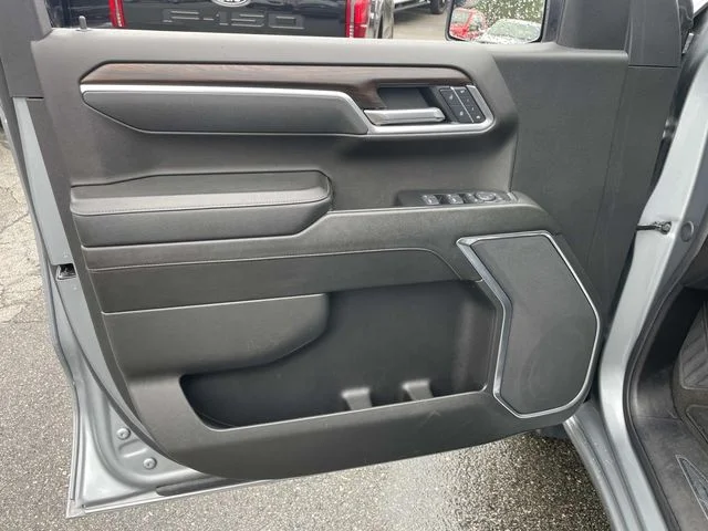 Used 2025 Silver GMC SLT image 19