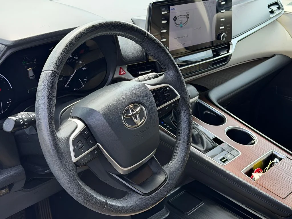 Used 2022 Wind Chill Pearl Toyota XLE image 14