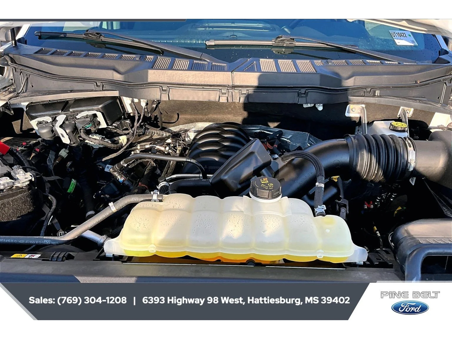 Used 2025 Oxford White Ford XLT image 8