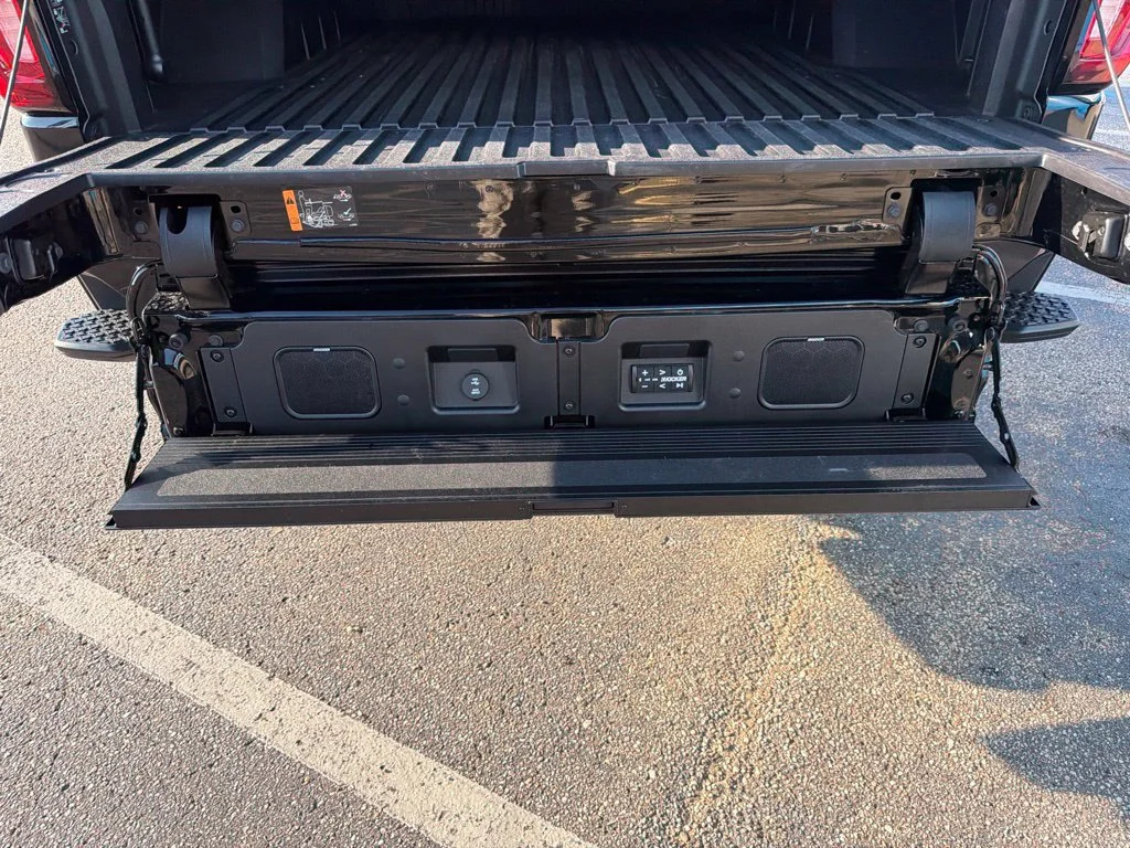 Used 2025 Onyx Black GMC Denali Ultimate image 36