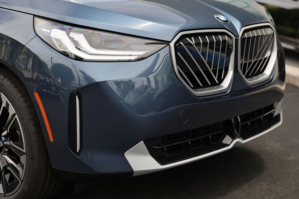 New 2026 Arctic Race Blue Metallic BMW 30 xDrive image 2