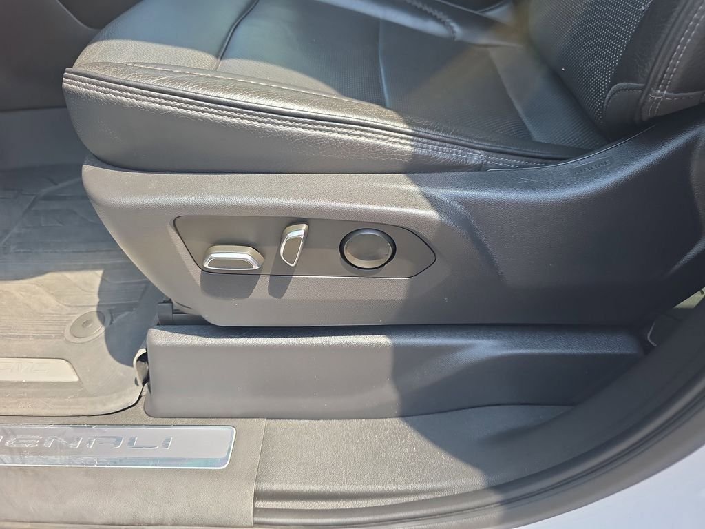 Used 2023 White GMC Denali image 13