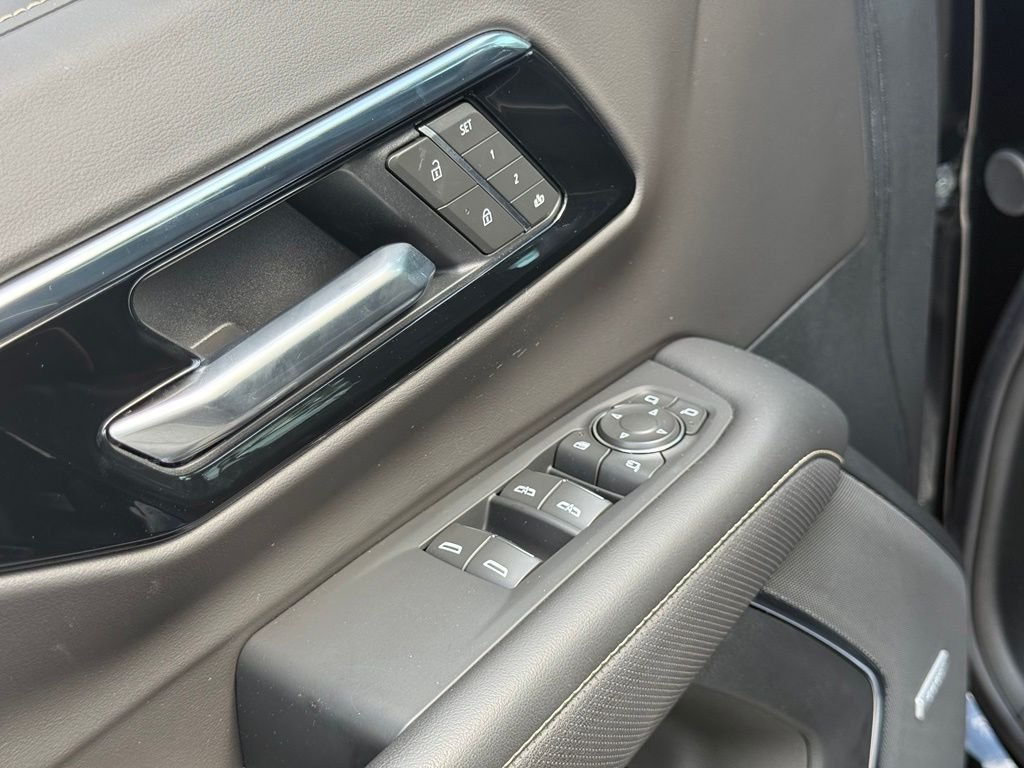 Used 2025 Black Chevrolet Premier image 22