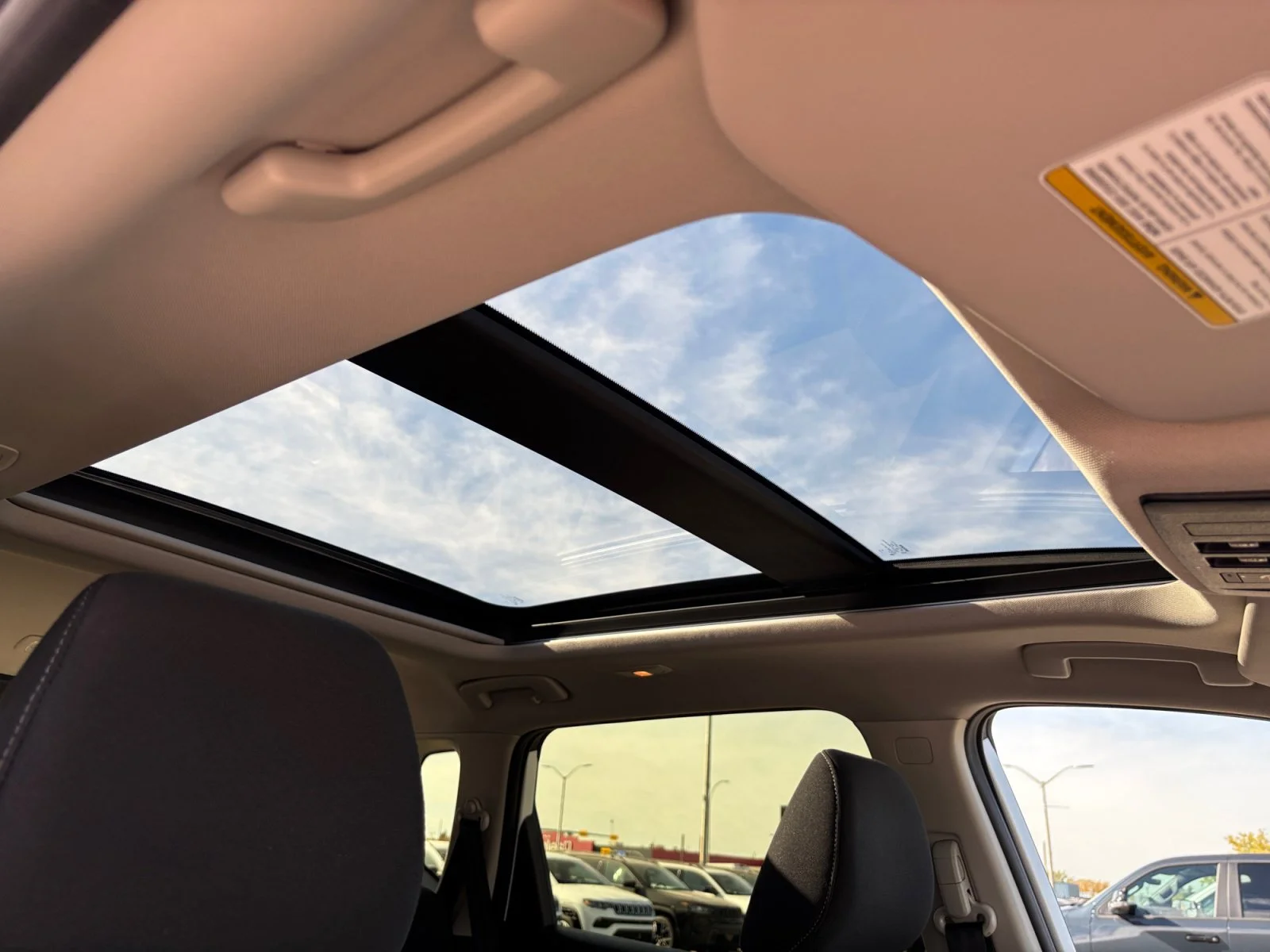 Used 2025 White Nissan SV Moonroof image 22