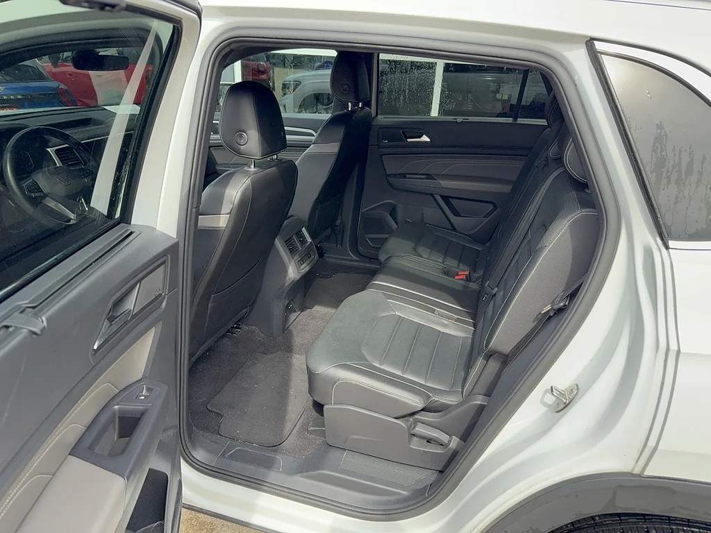 Used 2021 Pure White Volkswagen V6 SEL Premium 4Motion image 6