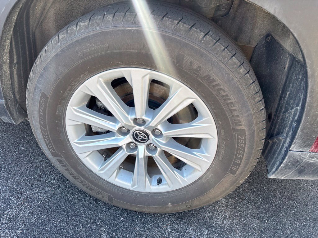 Used 2025  Toyota XLE image 10