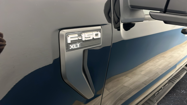 Used 2023 Agate Black Metallic Ford XLT image 44