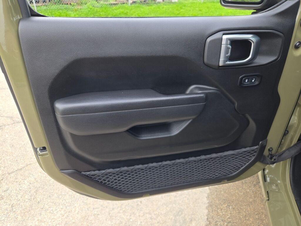 Used 2025 Green Jeep Sport image 15