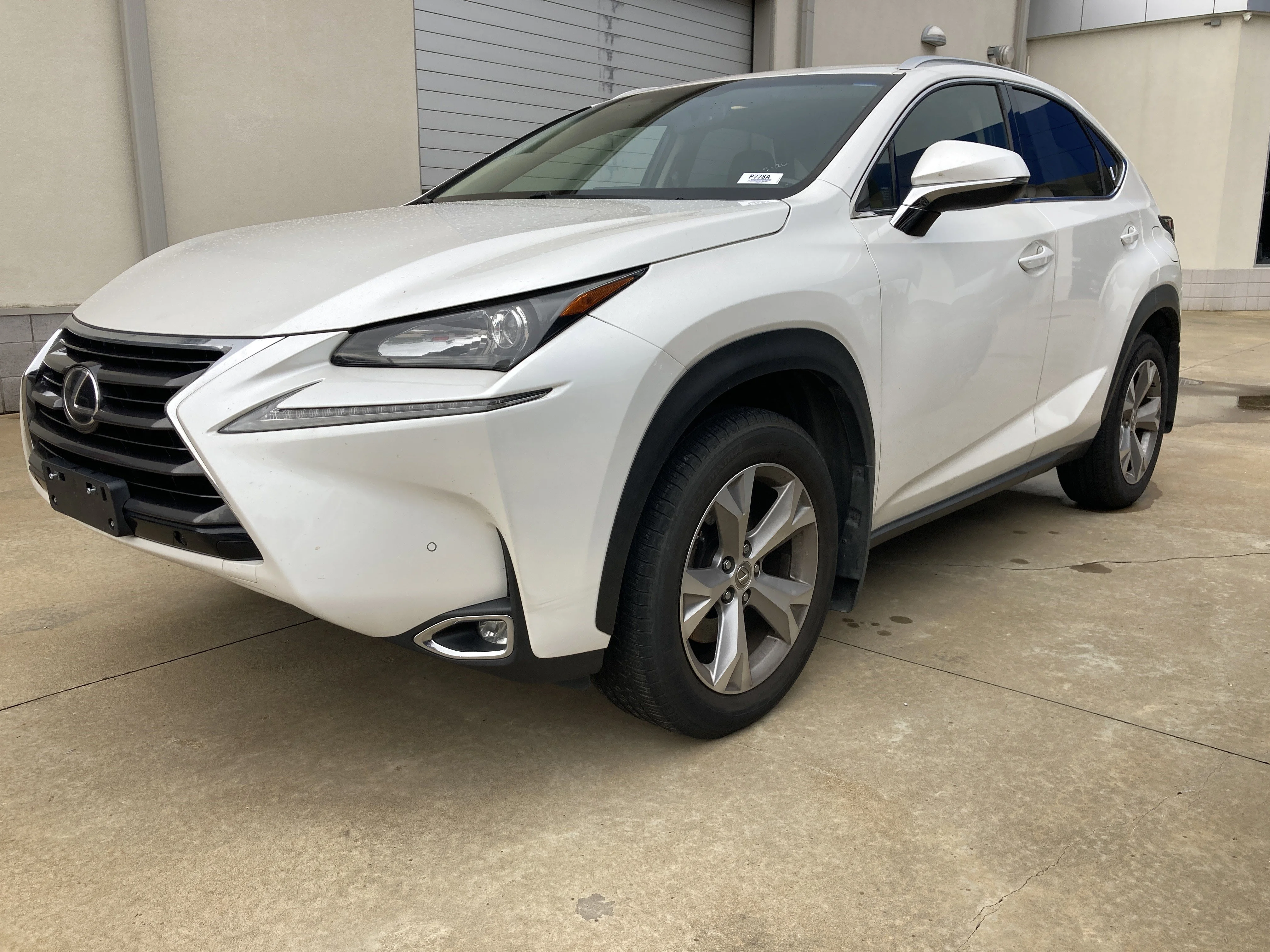 Used 2017  Lexus  image 1