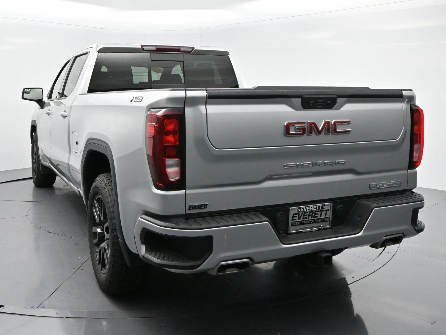 Used 2022 Quicksilver Metallic GMC Elevation image 6
