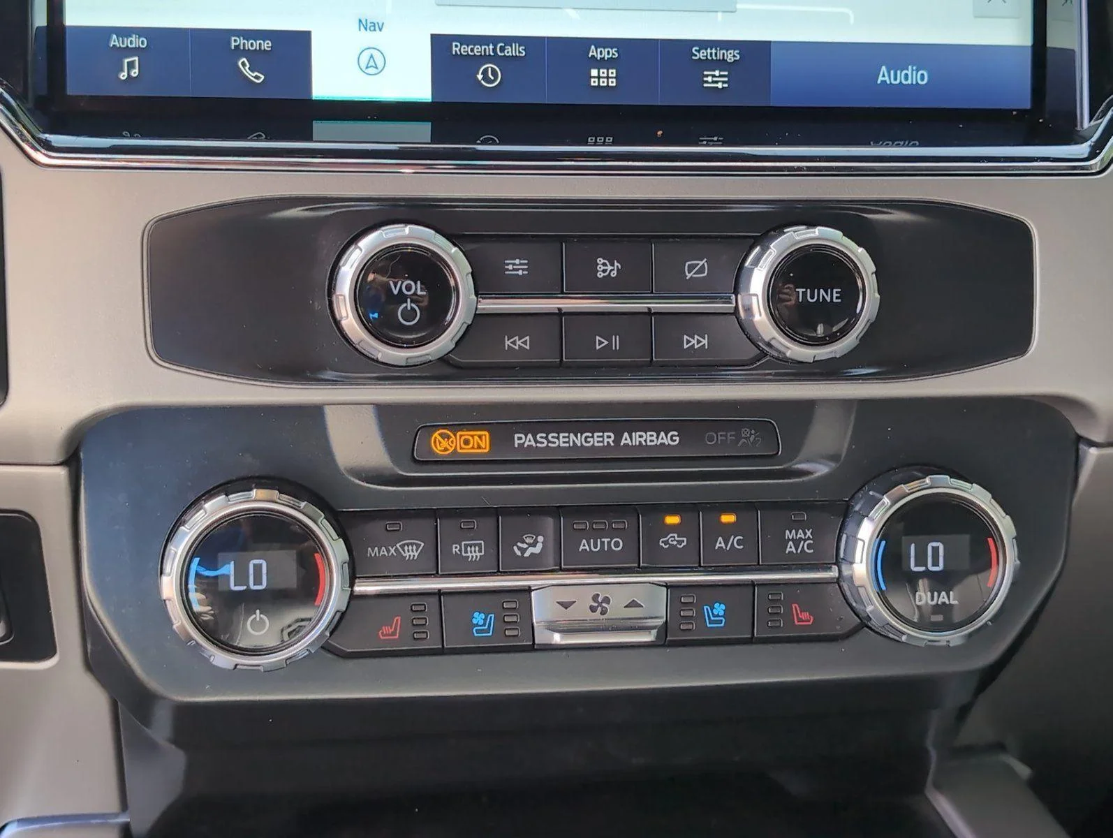 Used 2022 Star White Metallic Tri-Coat Ford Lariat image 22