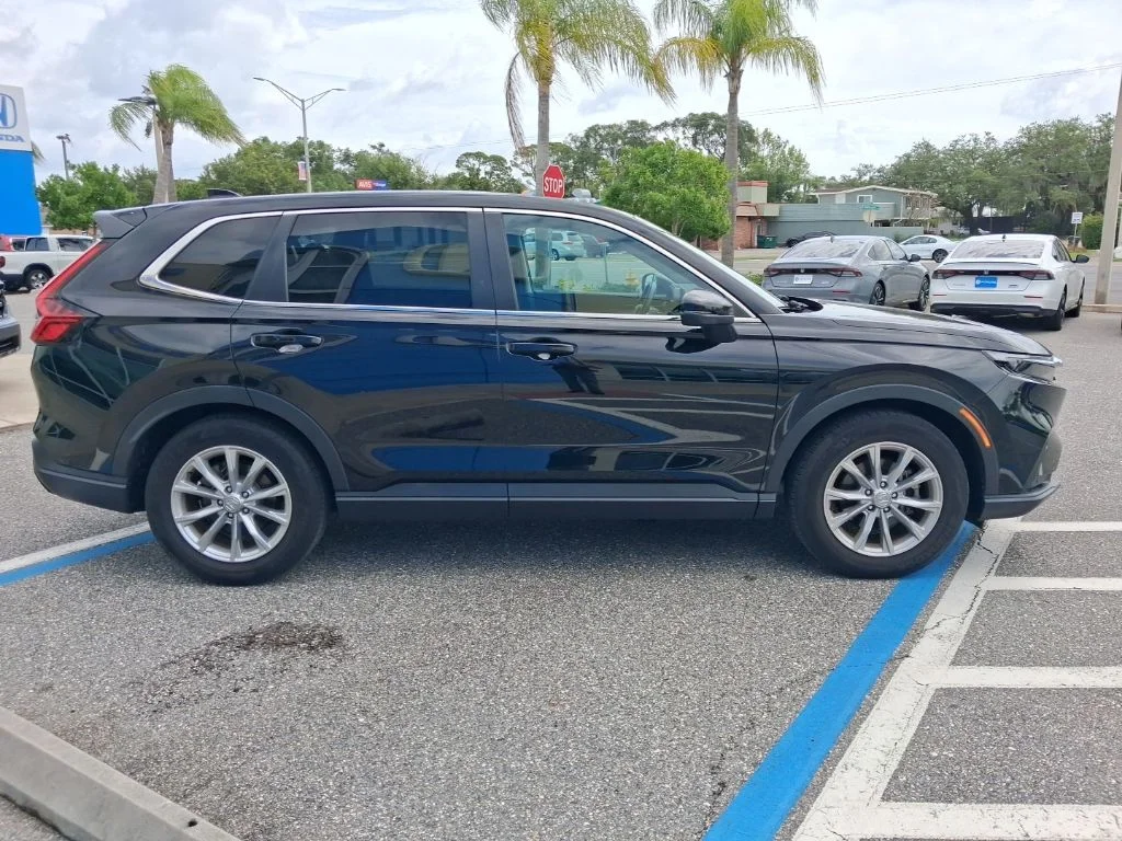 Used 2024  Honda EX-L image 4