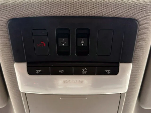Used 2021 White Nissan Platinum image 27