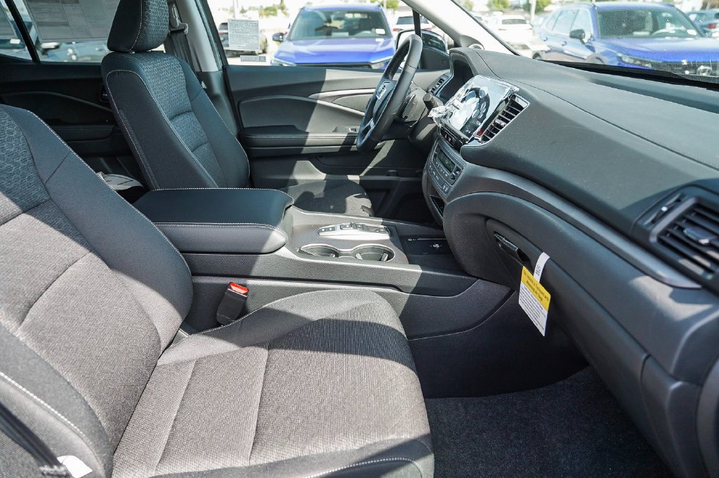 2025 Honda Ridgeline Sport - Photo 19