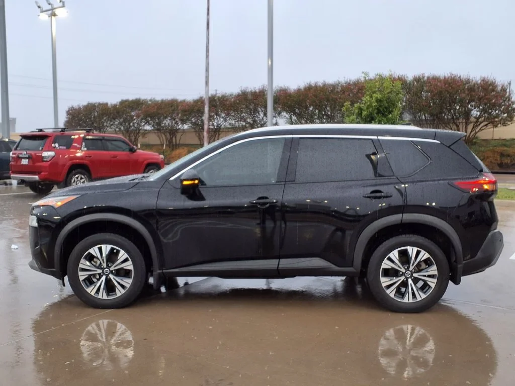 Used 2021 Black Nissan SV image 6