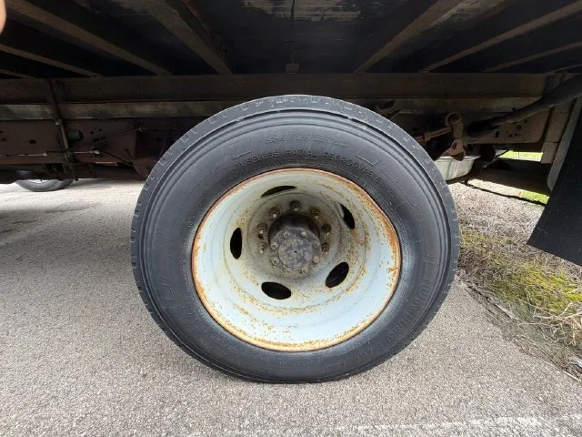 Used 2009 White Ford XL image 10