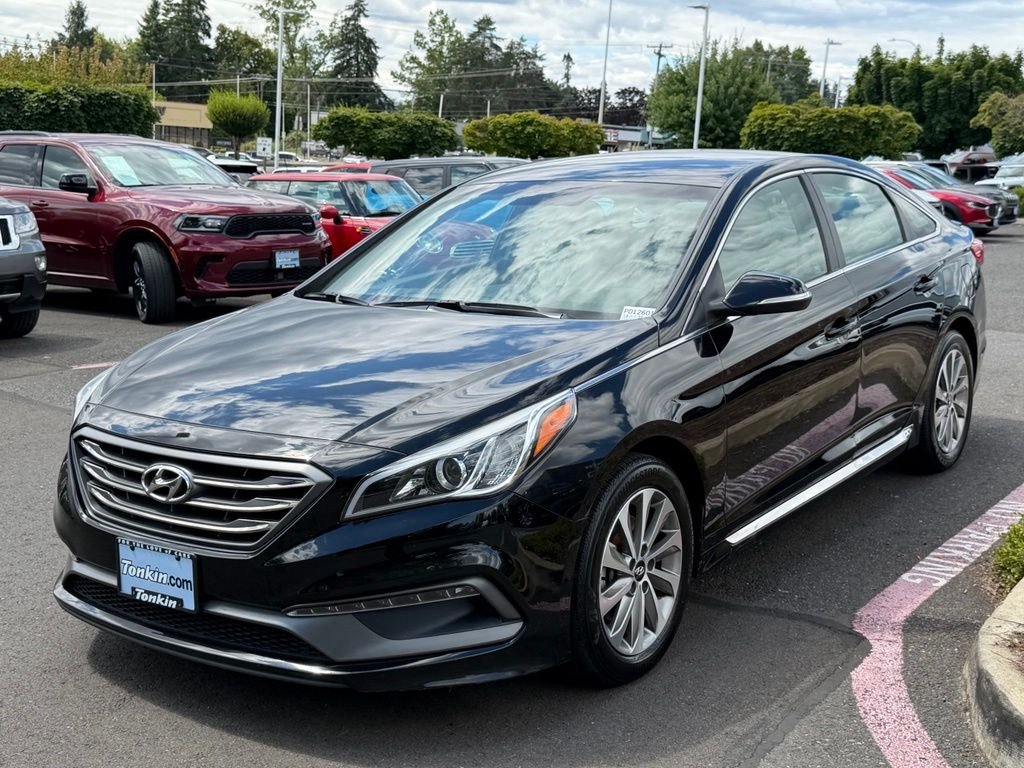 Used 2015 Black Hyundai Sport image 4