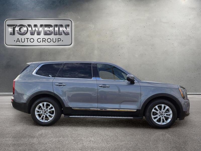 Used 2020 Silver Kia LX image 3