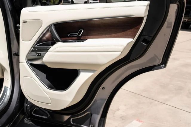 New 2026  Land Rover SE image 60