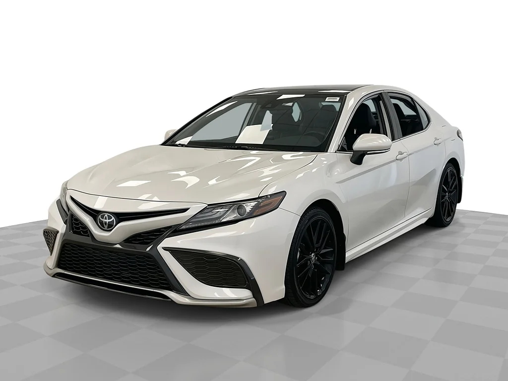 Used 2022  Toyota XSE image 1