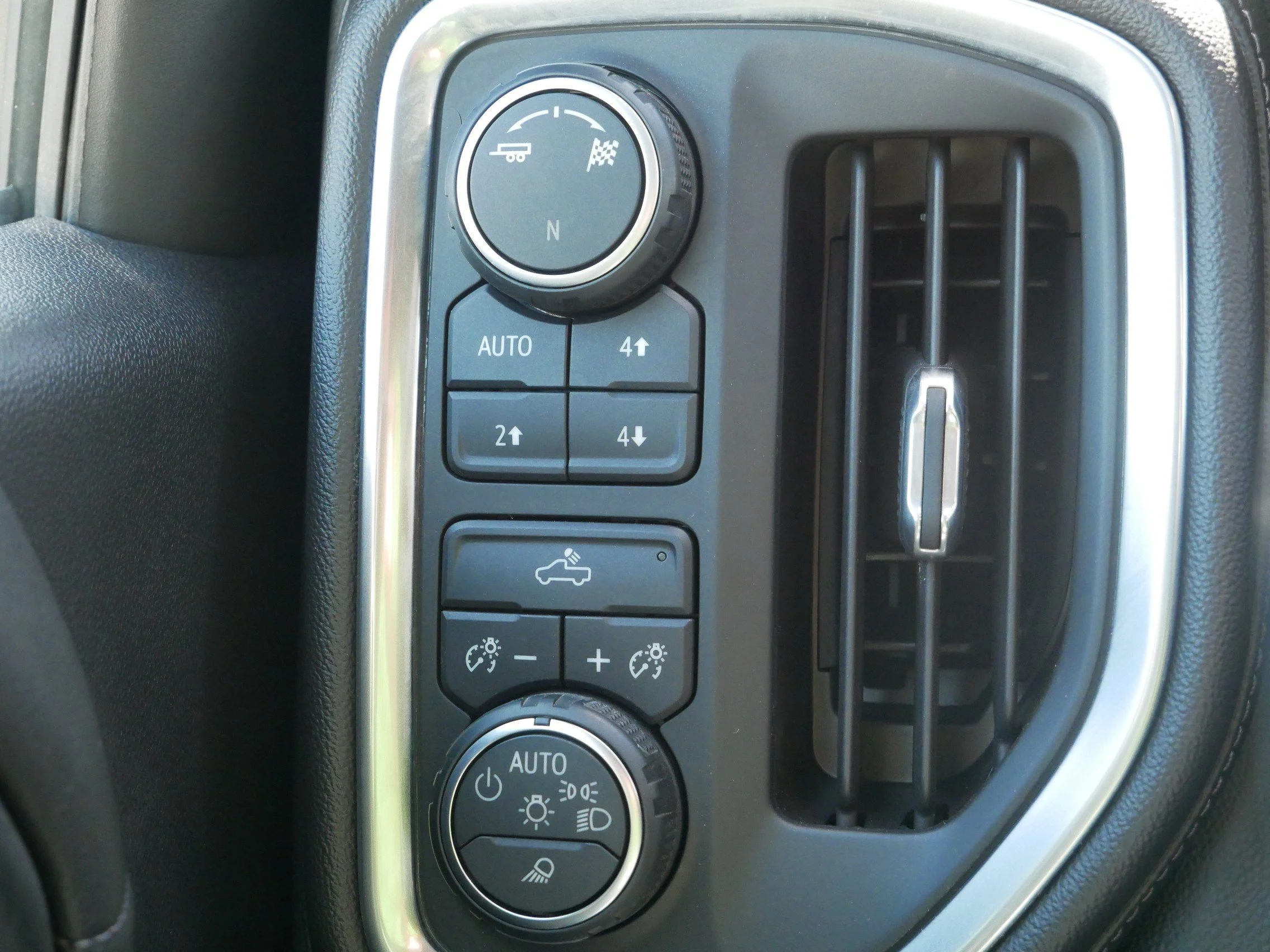 Used 2019 Summit White Chevrolet LT image 26