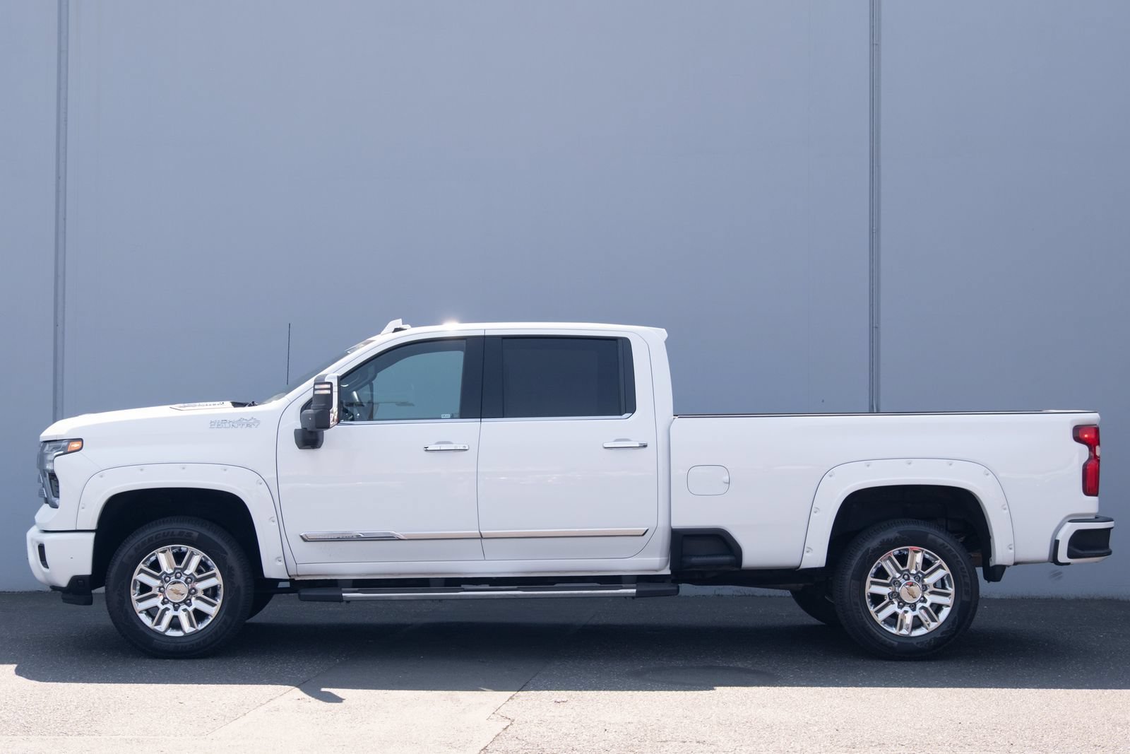 Used 2024 Summit White Chevrolet High Country image 32