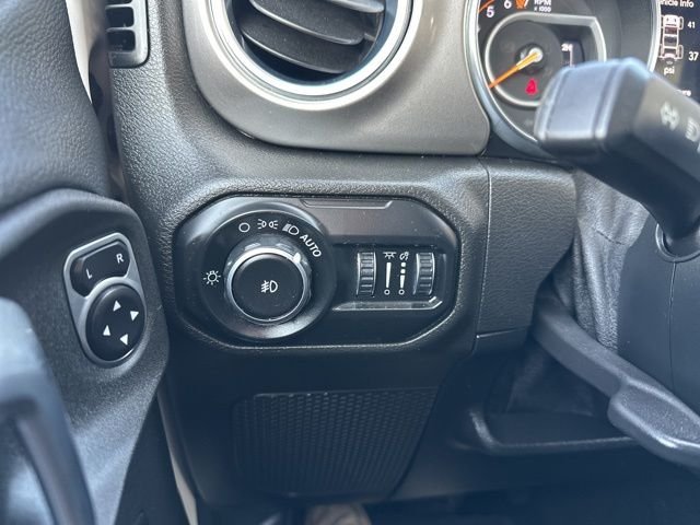 Used 2020 White Jeep Unlimited Sahara image 24