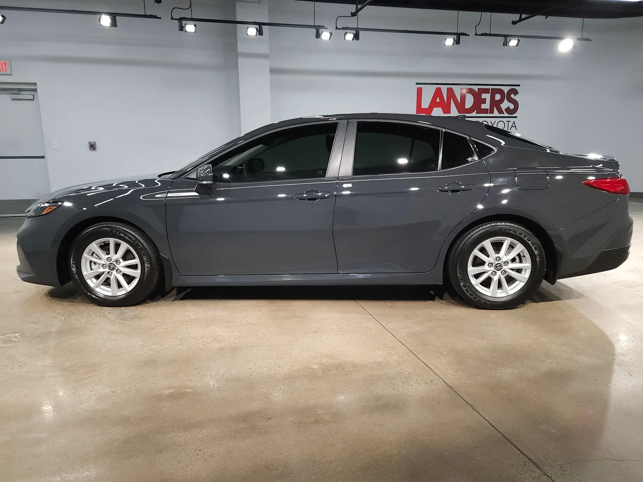 Used 2025 Underground Toyota LE image 4