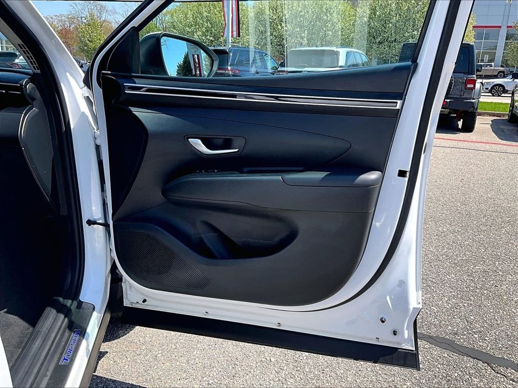 Used 2023 White Hyundai SEL image 12
