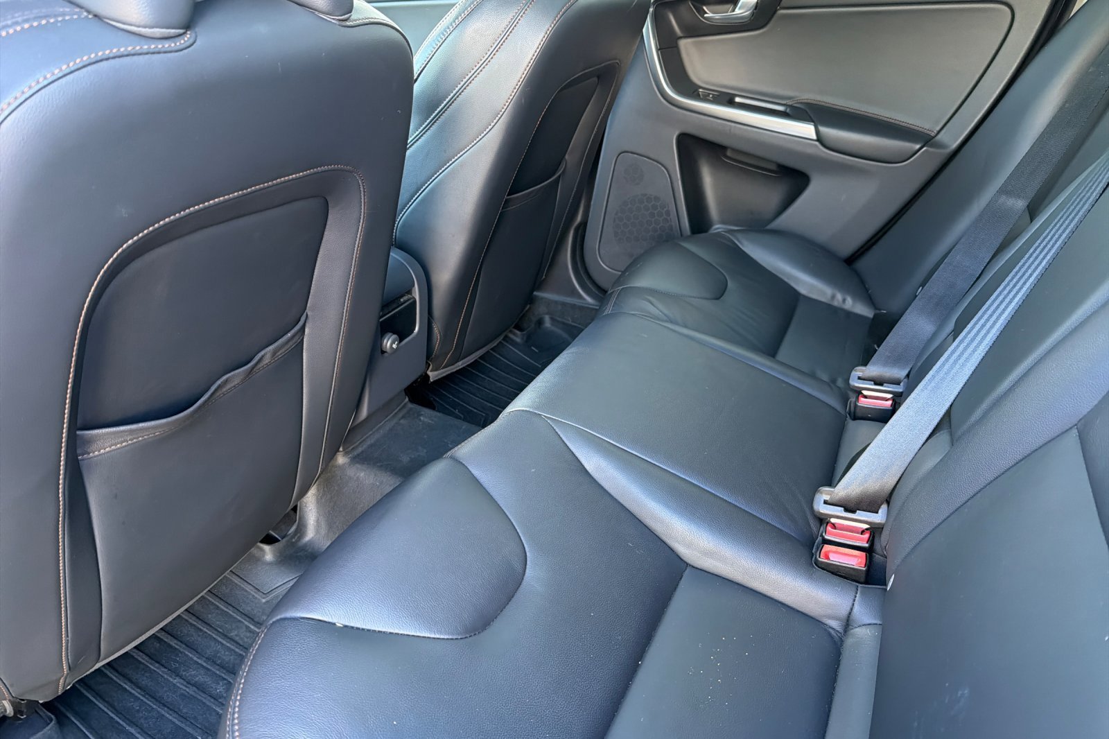 Used 2017 Silver Volvo Dynamic image 10