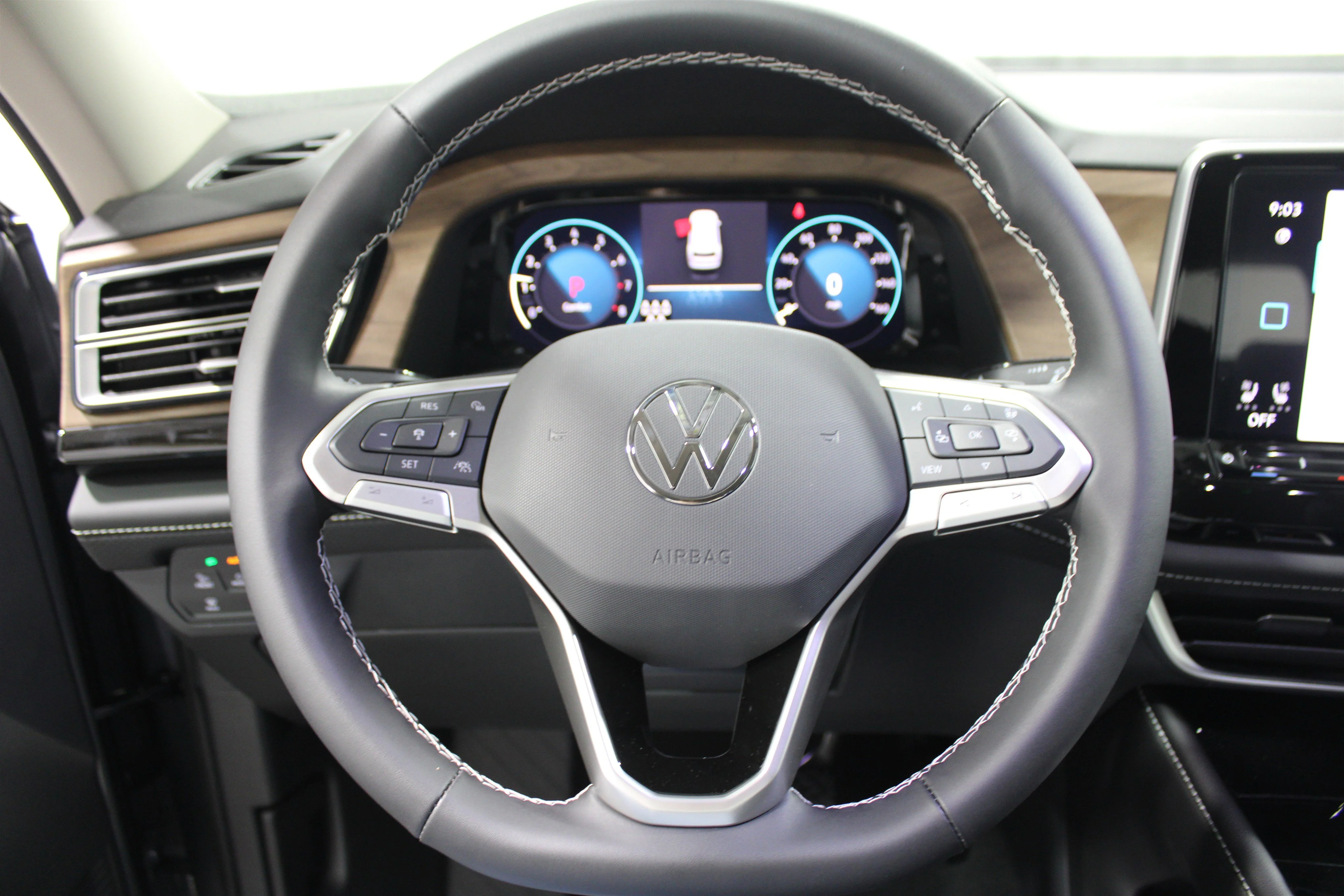 New 2026 Silver Mist Metallic Volkswagen 2.0T SE w/Technology image 8