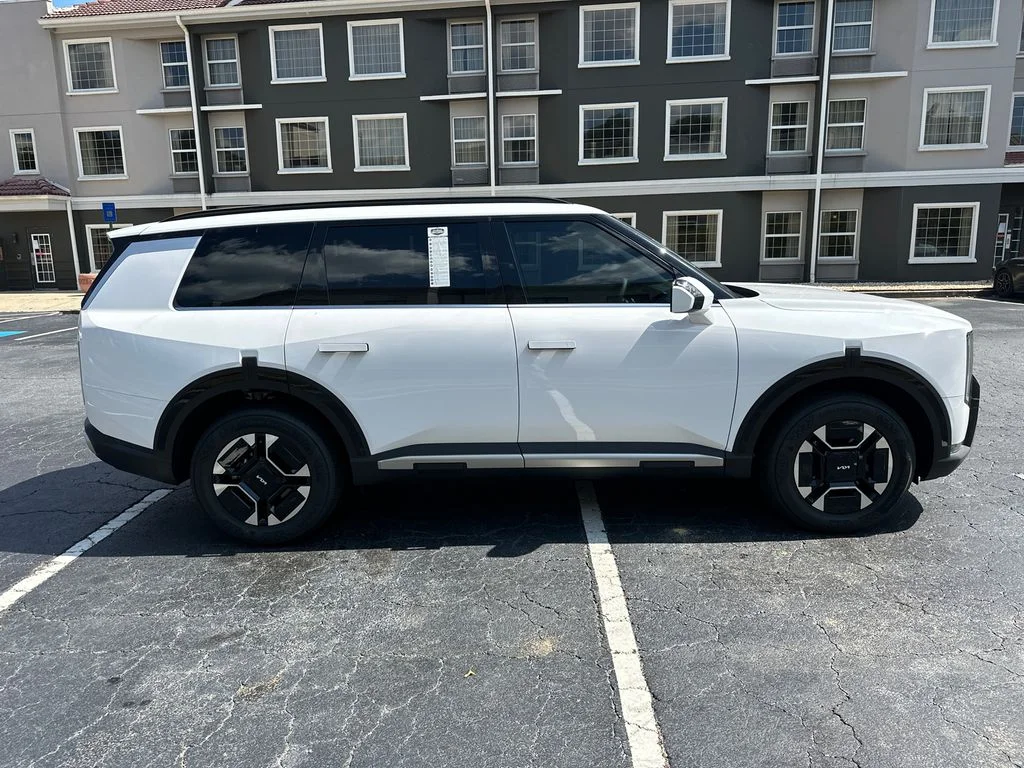 New 2027 White Kia EX image 8