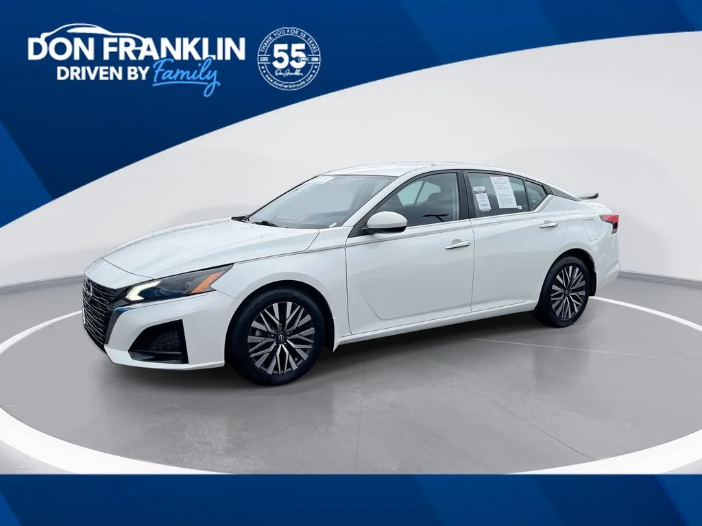 Used 2023 White Nissan 2.5 SV image 1