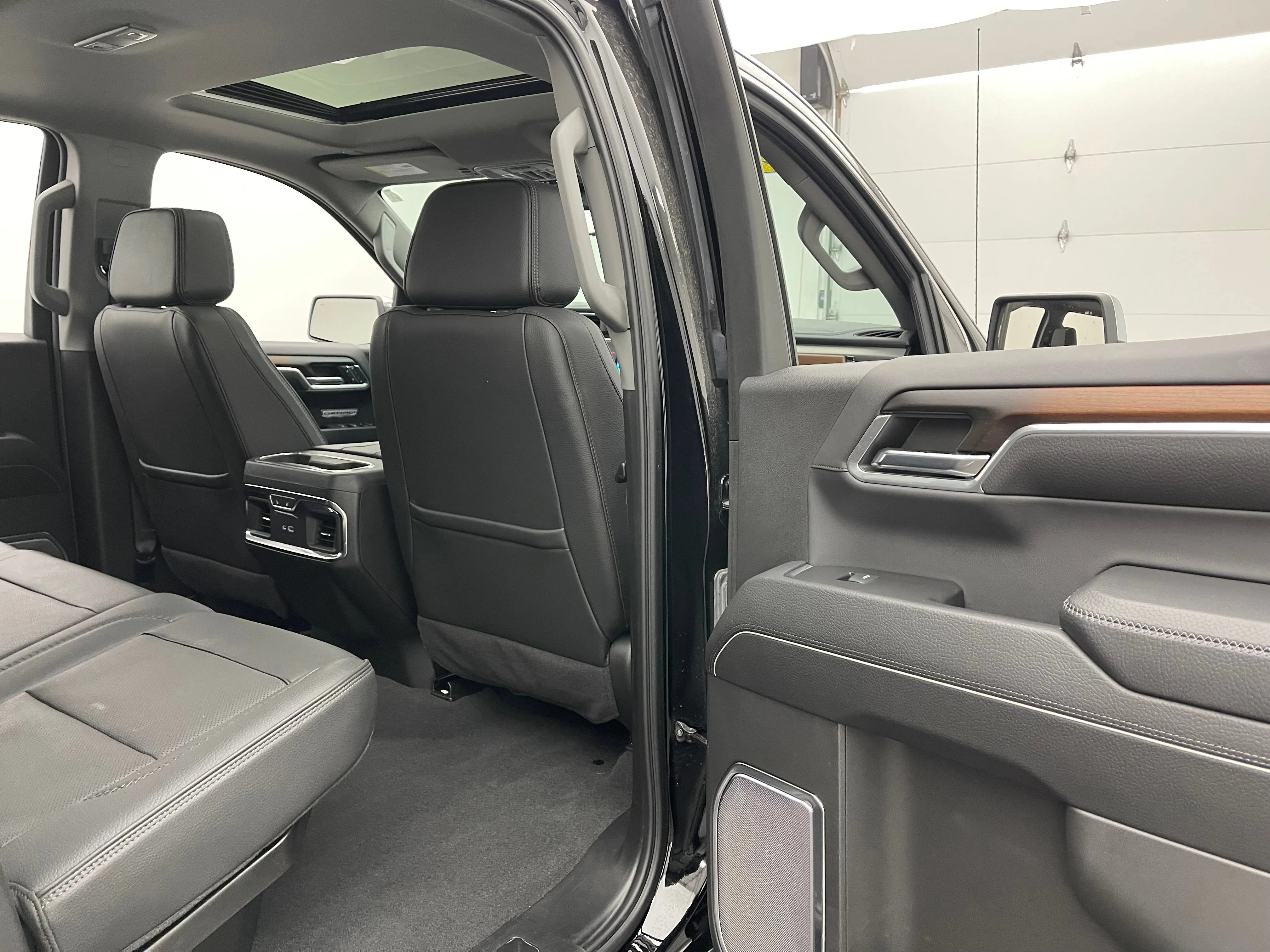 Used 2024 Onyx Black GMC Denali image 38