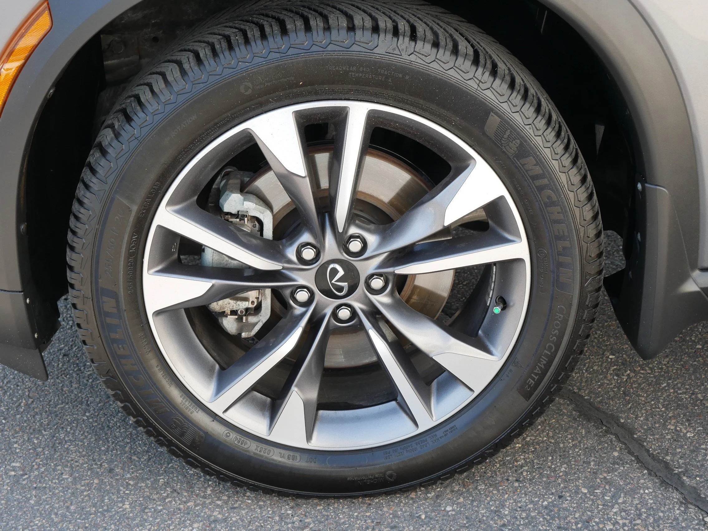 Certified Used 2022 Graphite Shadow INFINITI LUXE image 15