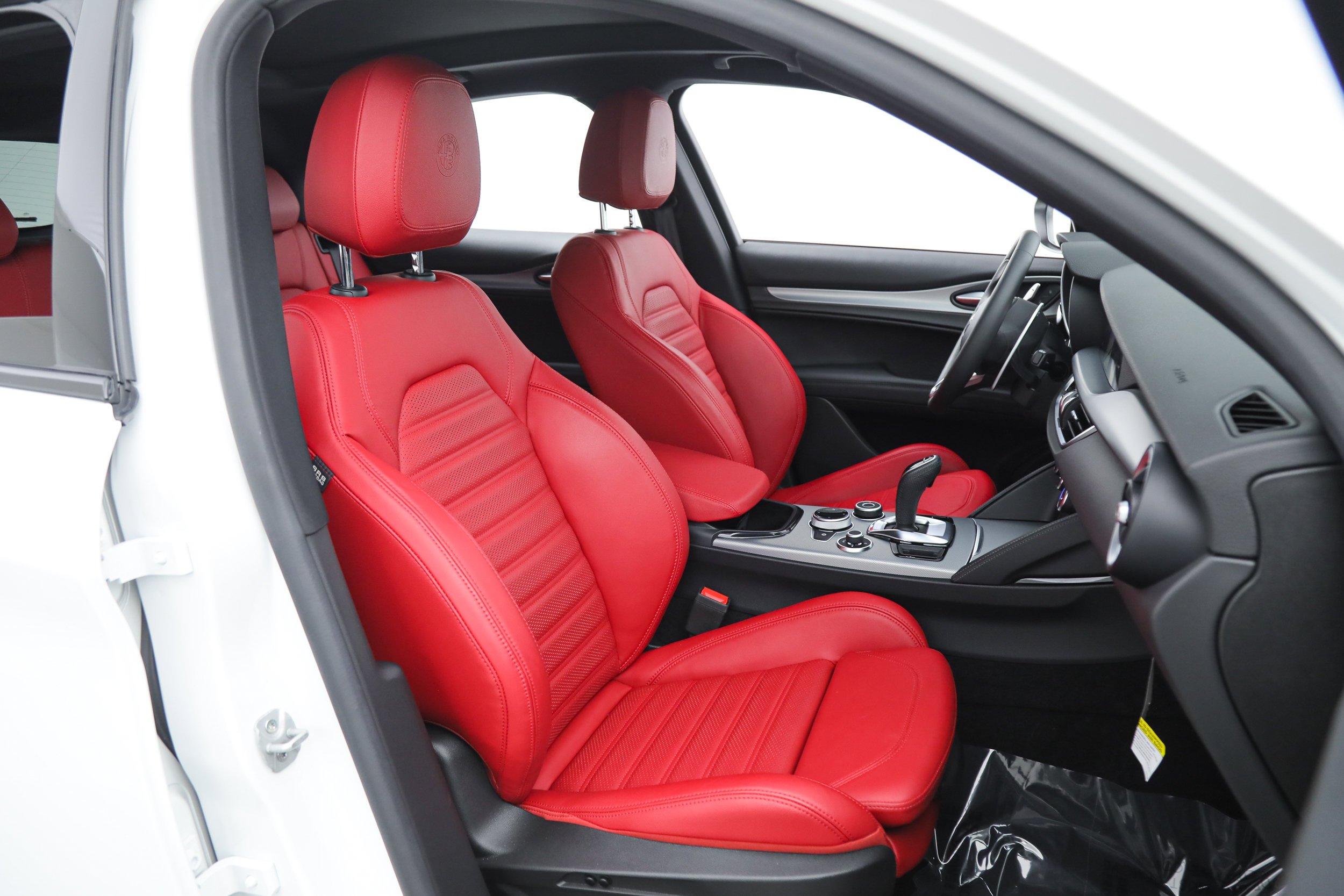New 2025 Milano White Exterior Paint Alfa Romeo  image 11