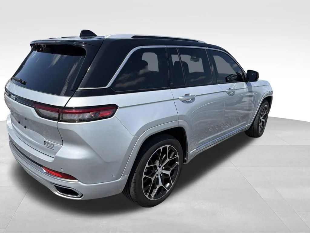 Used 2022 Silver Jeep Summit Reserve 4xe image 19