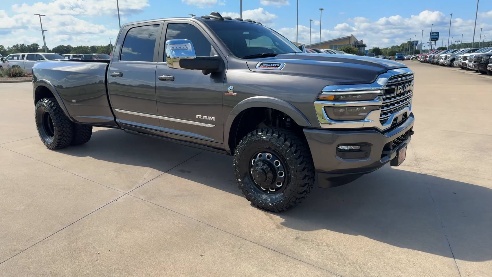 New 2025 Granite Crystal Metallic Clearcoat Ram Limited image 2