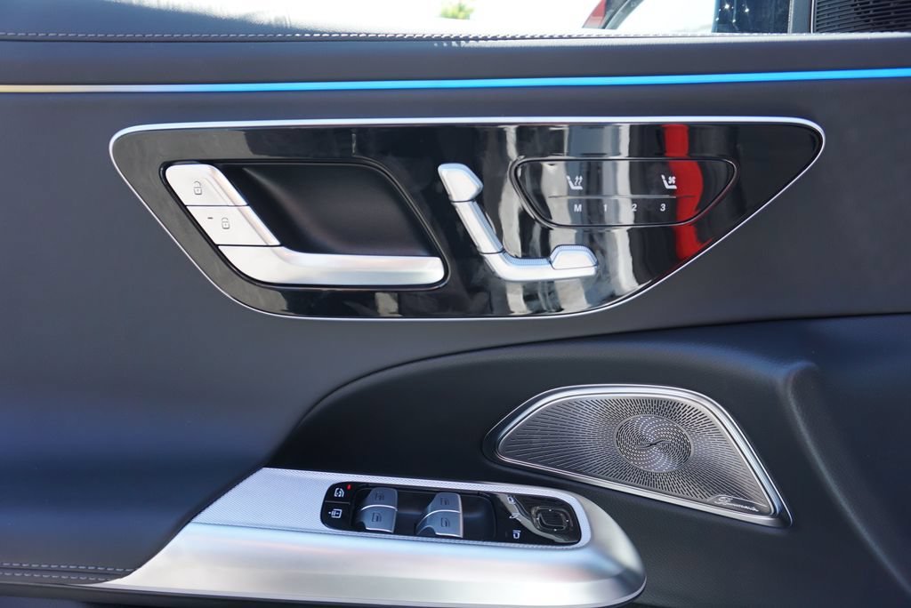 New 2026 MANUFAKTUR Moonlight White Metallic Mercedes-Benz E 53 AMG® image 40