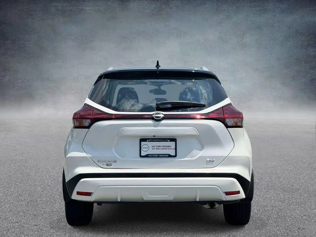Used 2023 White Nissan SV image 3