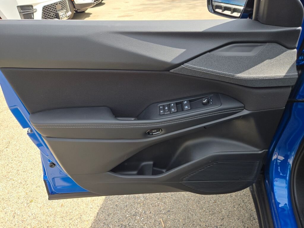 New 2026 Hydro Blue Pearl-Coat Exterior Paint Jeep Laredo image 17