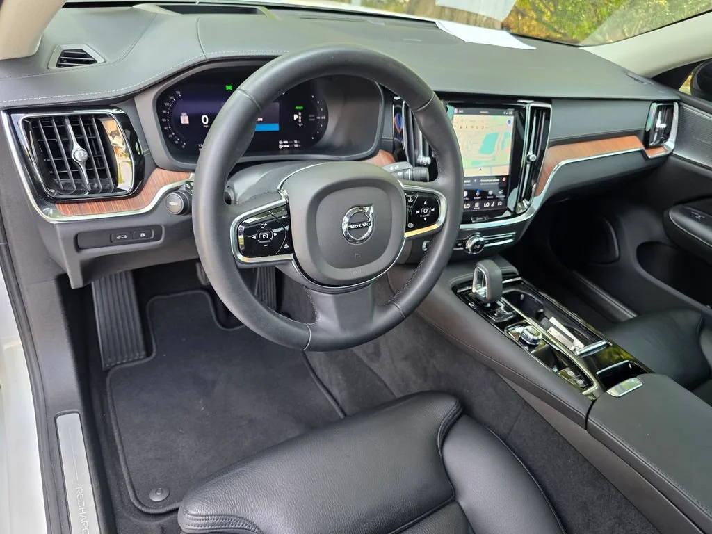 Used 2024 White Volvo T8 Ultimate Dark Theme image 15