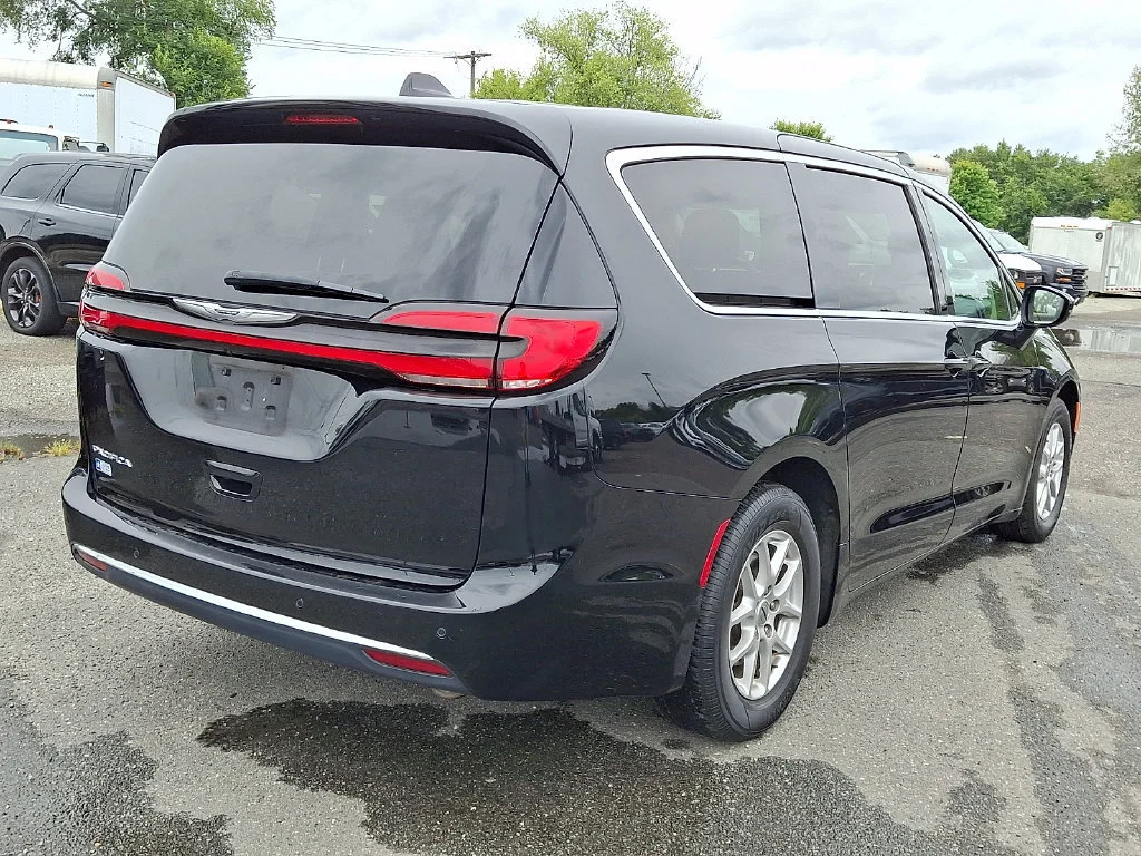 Used 2024 Diamond Black C Chrysler Touring L image 11