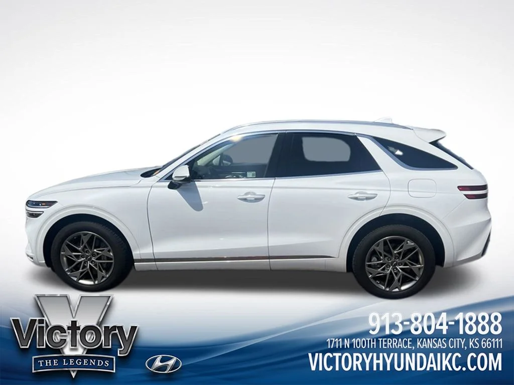 Used 2025 White Genesis 2.5T image 2