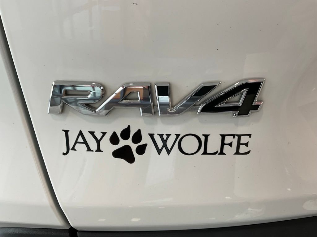 Used 2021 White Toyota XLE image 23