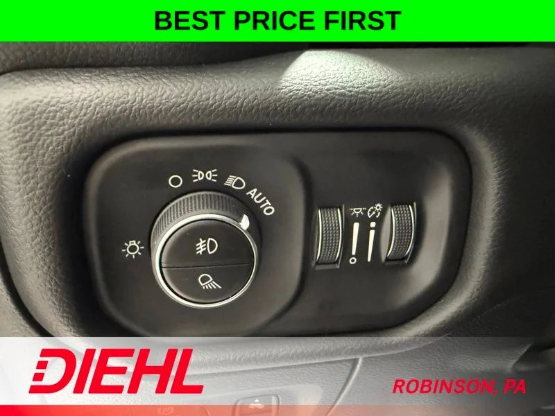 New 2026 Diamond Black Crystal Pearl-Coat Exterior Paint RAM Big Horn/Lone Star image 23