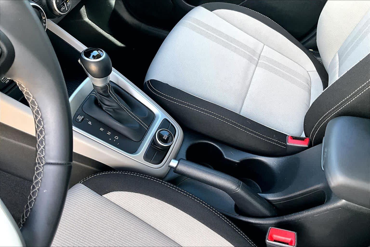 2025 Hyundai Venue SEL - Photo 17