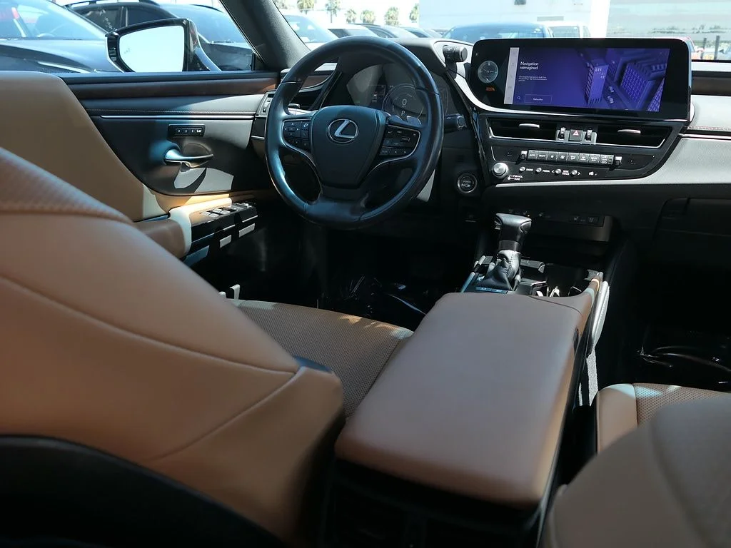 Used 2023 Silver Lexus 300h image 27