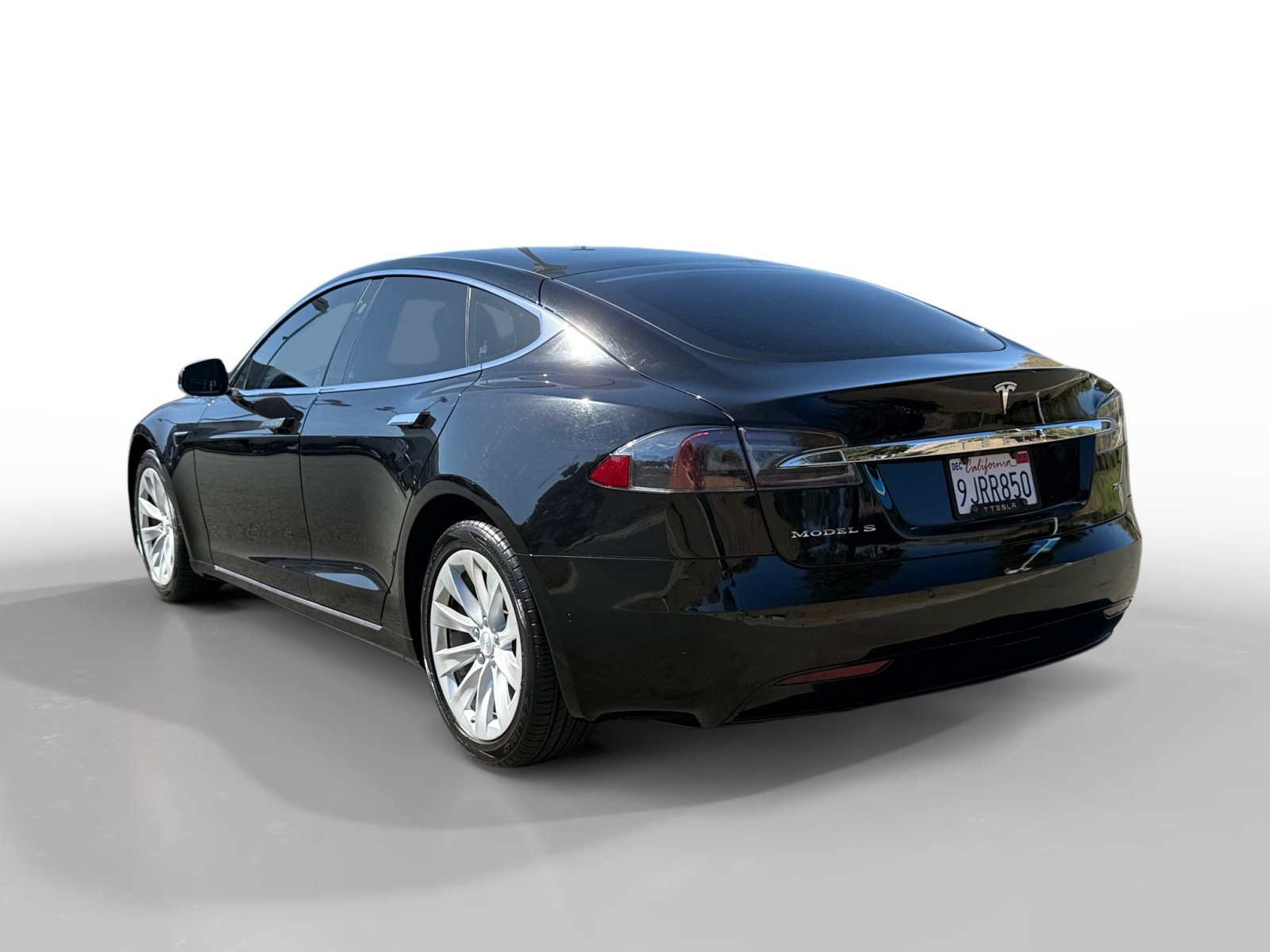 Used 2018 Obsidian Black Metallic Tesla 75D image 3