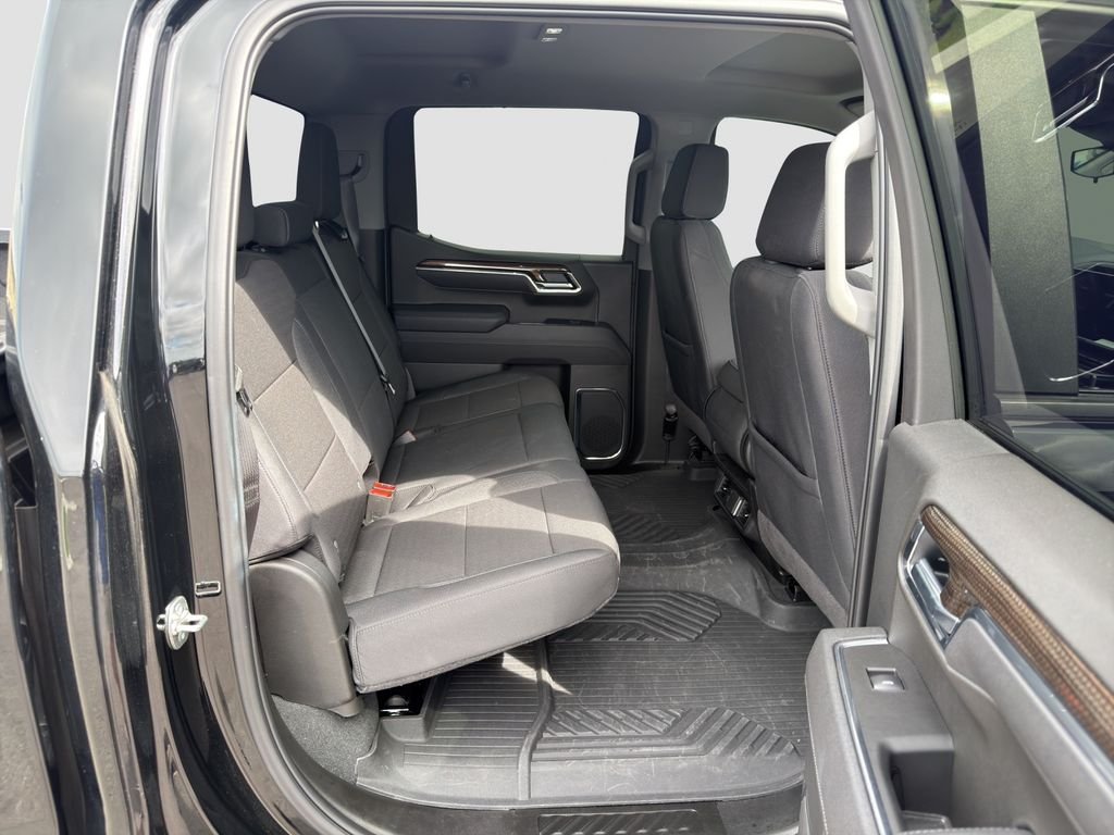 Used 2025 Black Chevrolet RST image 28